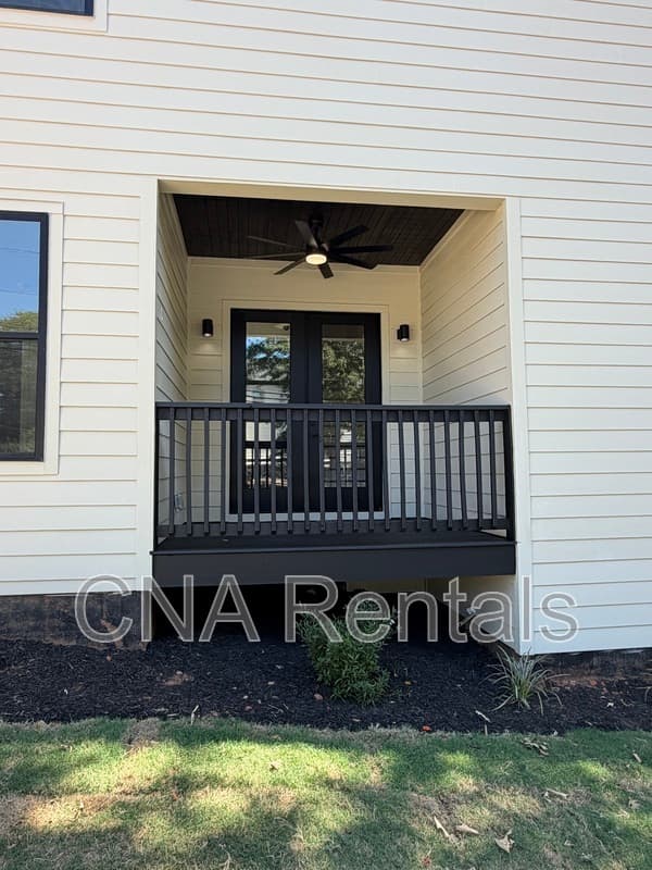 Atlanta House: 294 Roy St