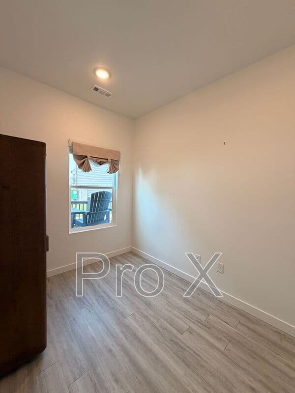 Bentonville House: 1050 Ventnor Ave