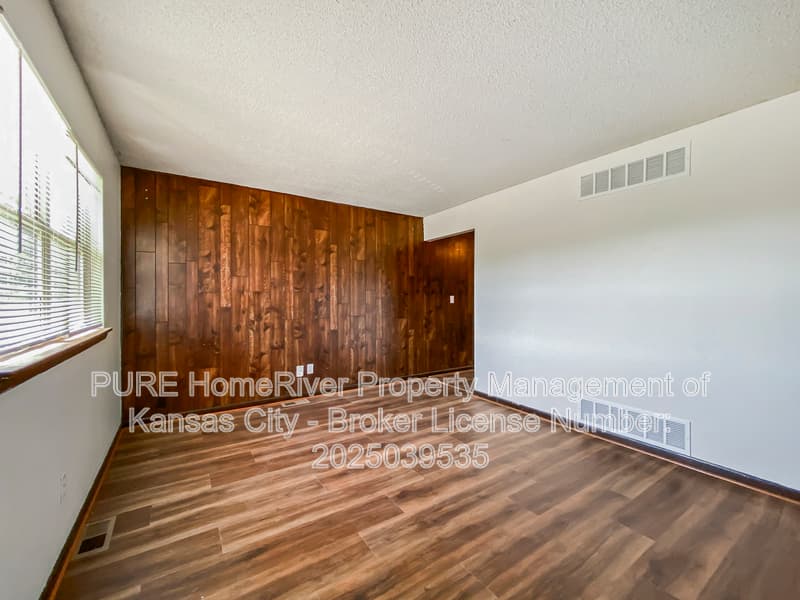 Kansas City Condo: 4348 Parallel Pkwy