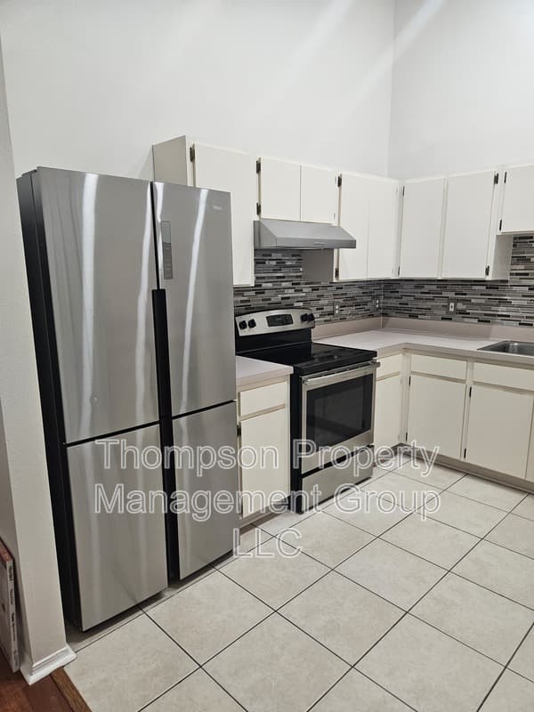 Tampa Townhome: 8512 N Hyaleah Rd