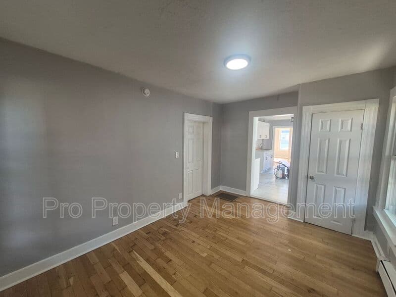 New Haven House: 35 SALTONSTALL AVE