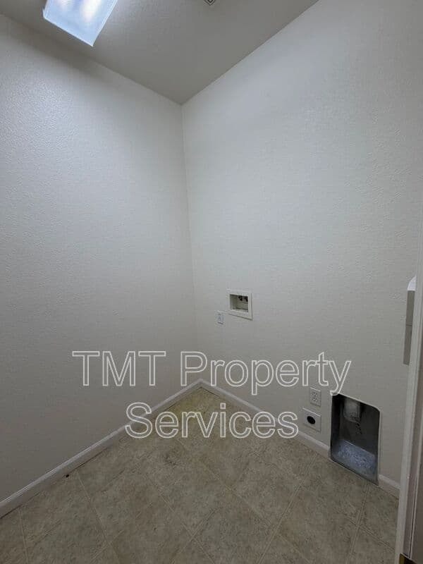 Elk Grove House: 9965 Firethorn Way