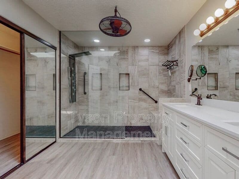 Albuquerque House: 8705 Silvercrest Ct NW