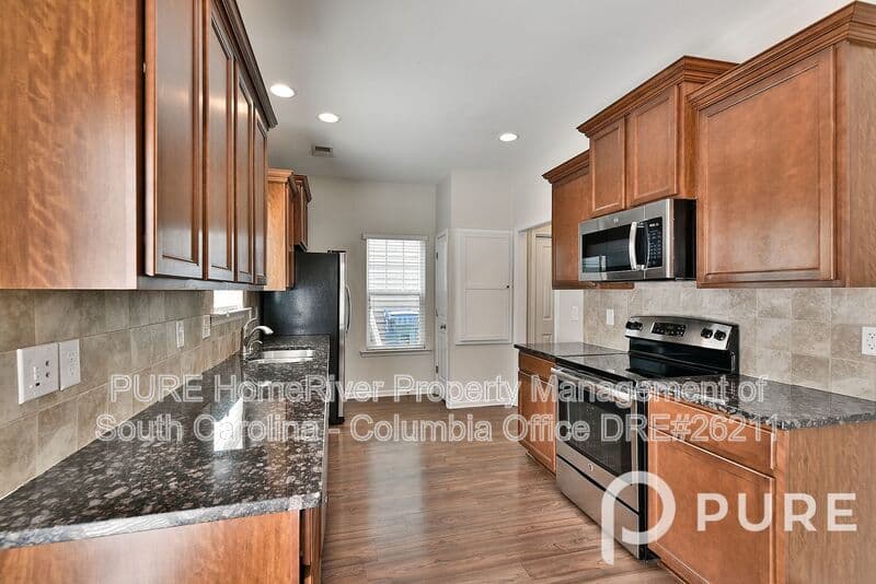 West Columbia House: 512 Spanish Leaf Lane
