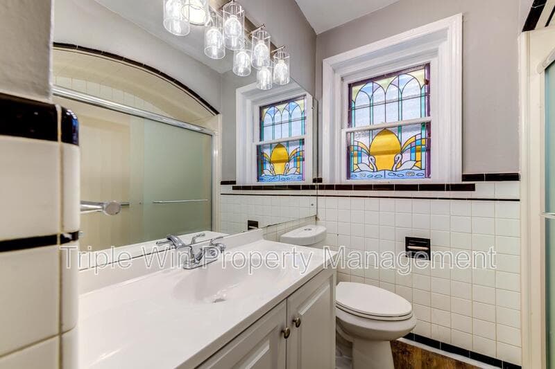 Saint Louis House: 8601 Virgil Ave