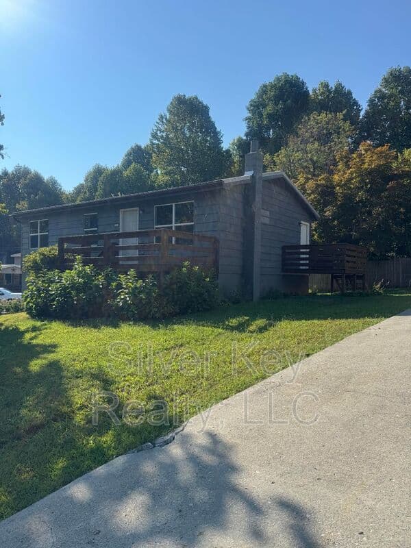 Athens House: 1603 Hutsell Drive