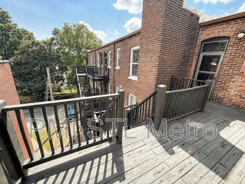 St. Louis Apartment: 3672 Russell Blvd