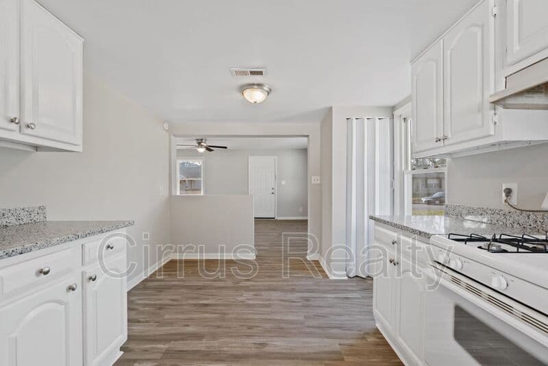 Portsmouth House: 6 Worden Pl
