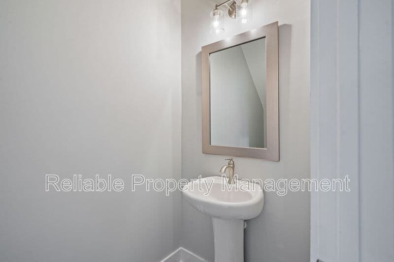 Clayton Townhome: 4 S Laird Drive