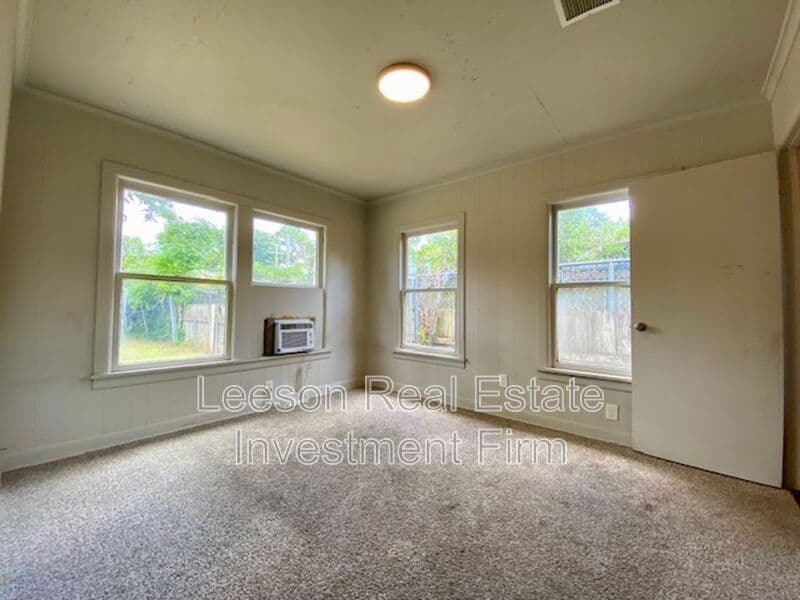 Shreveport House: 1416 Natalie Street
