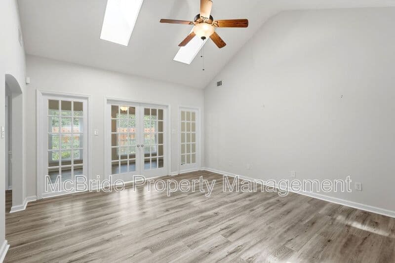 Aiken House: 678 Kensington Court