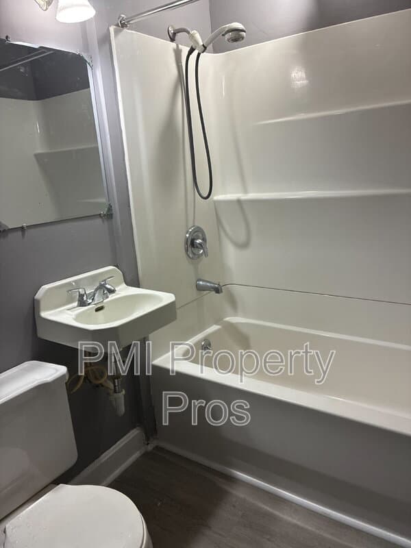 Milwaukee Condo: 1562 S 7th St
