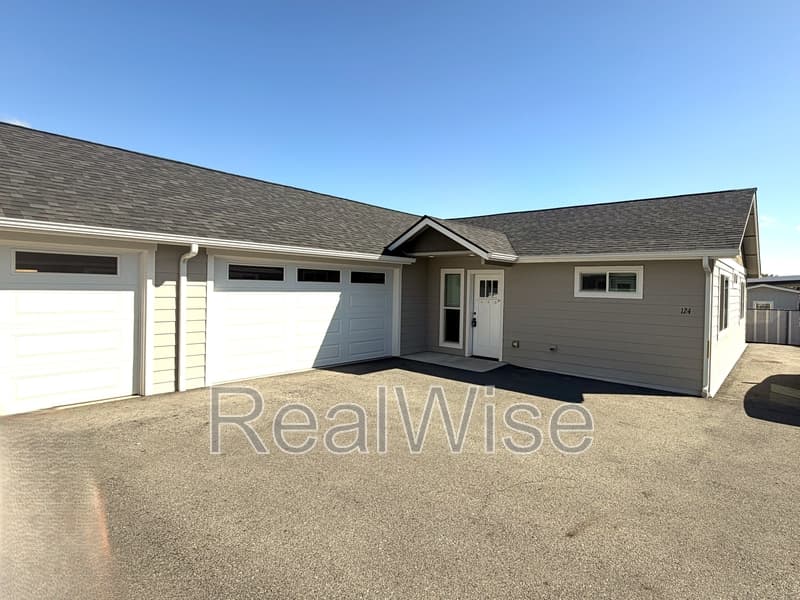 Grants Pass Condo: 124 SW Jenn Way