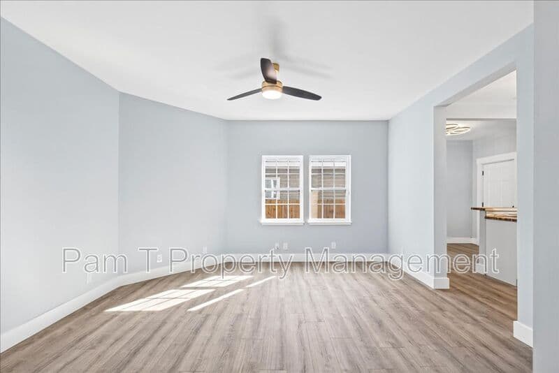 Savannah House: 3205 Burroughs St