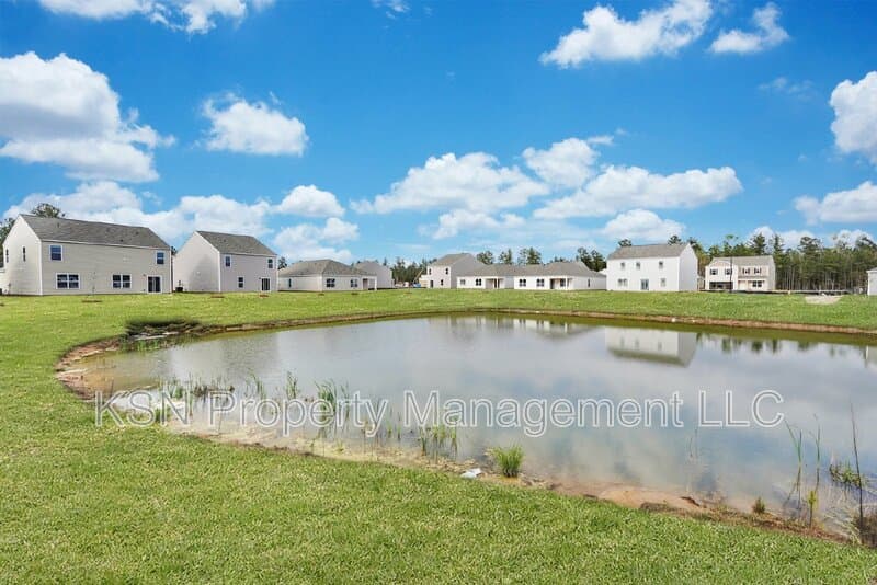 Bloomingdale House: 224 Skylark Rd
