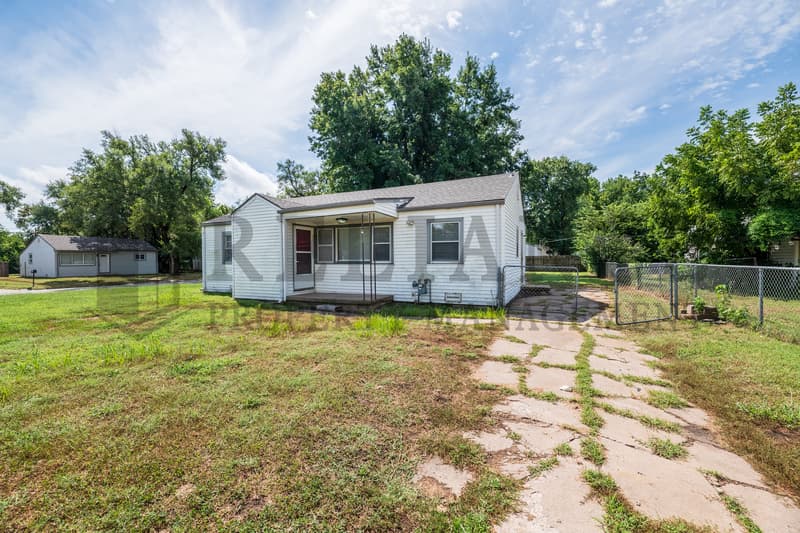 Haysville House: 301 Lamar Court