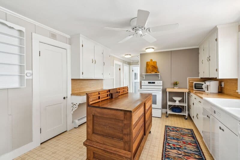 Wells House: 240 Island Beach Road