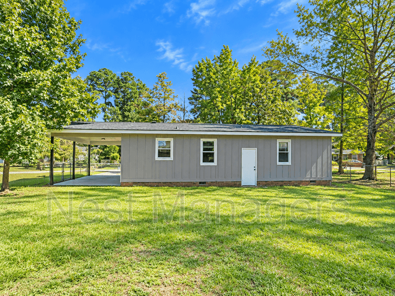 Fayetteville House: 7259 Ainsley Street