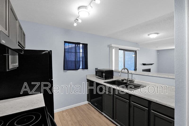 Mesa Condo: 533 W Guadalupe Rd
