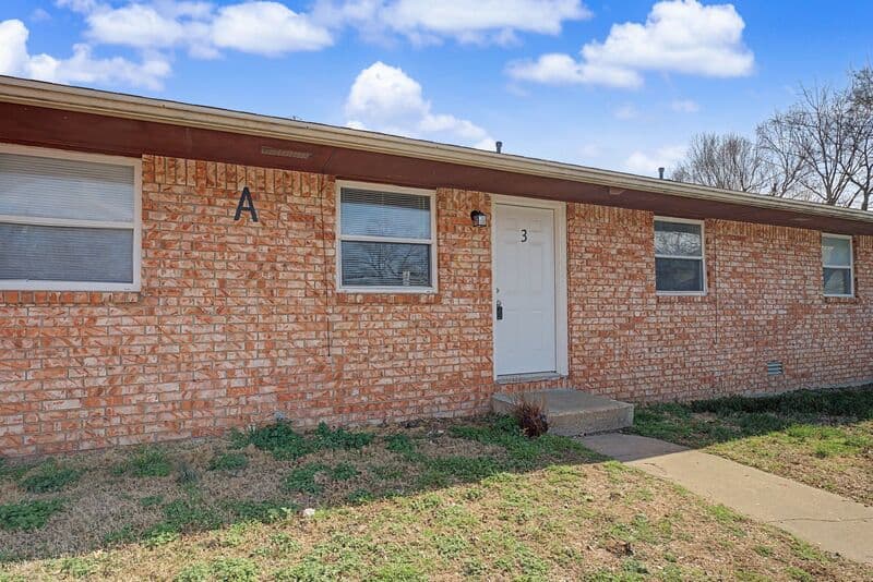 Rogers Condo: 1305 W New Hope Rd