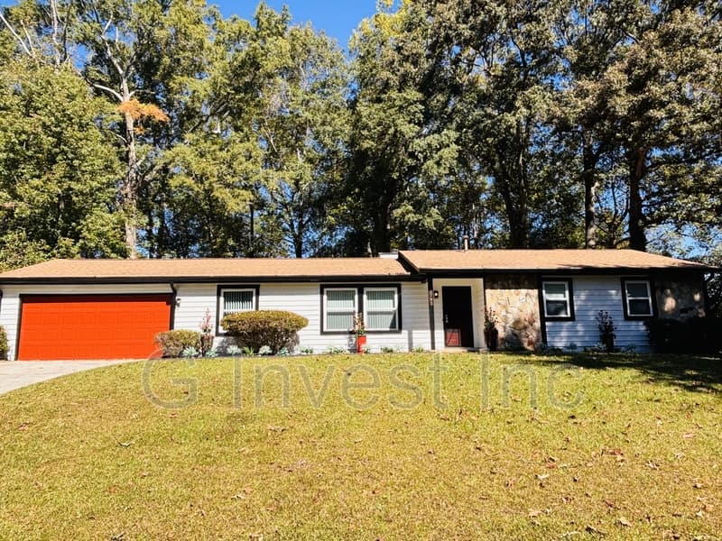 College Park House: 2795 Foxhall Lane N