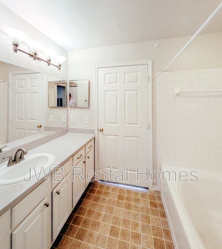 Jacksonville Condo: 13700 Richmond Park Dr N #1206