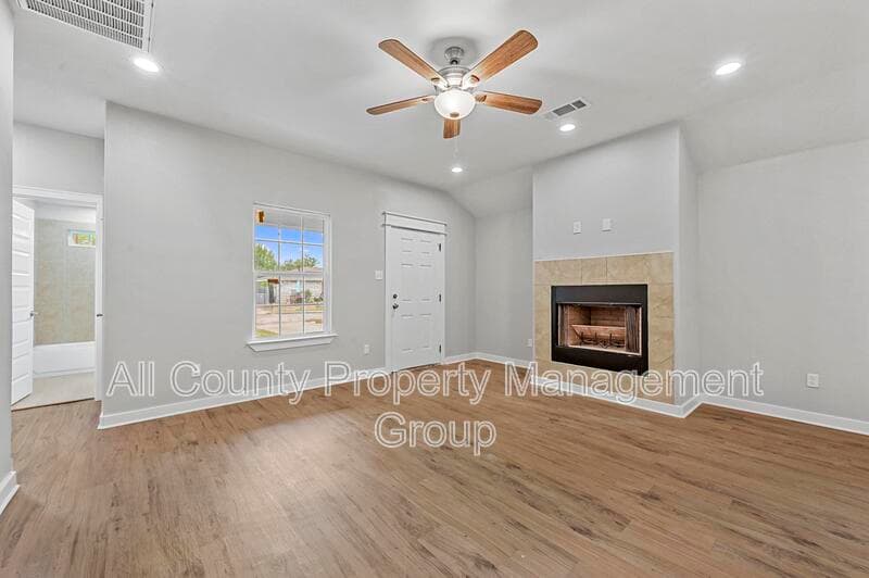 Dallas House: 1810 Life Avenue