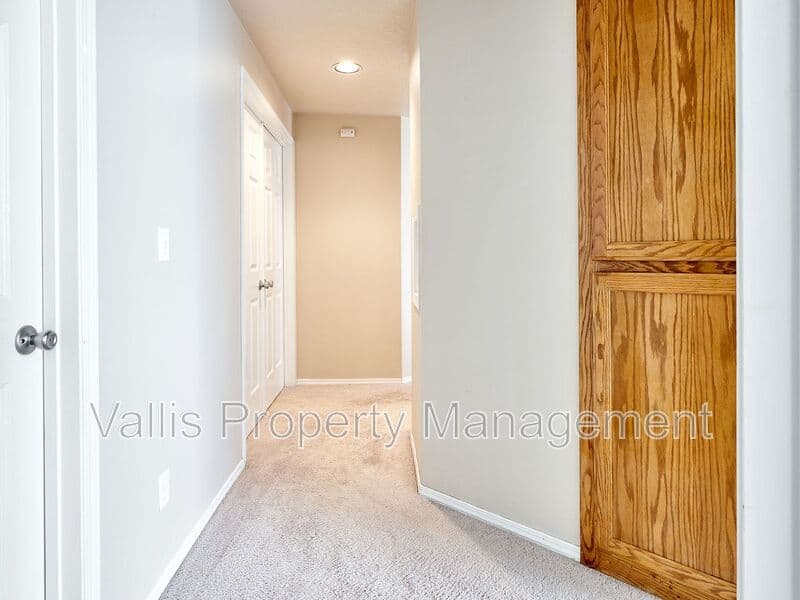 Salem House: 5877 Cobalt Loop Southeast