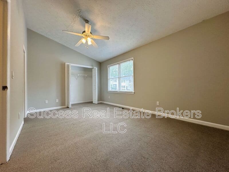 Kennesaw House: 1016 Kennesborough Rd NW