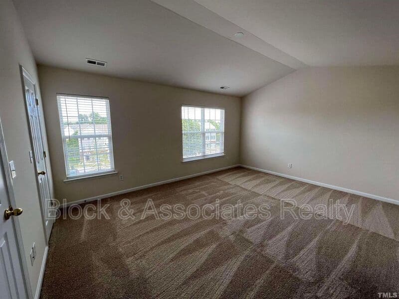 Morrisville House: 206 Great Ridge Court