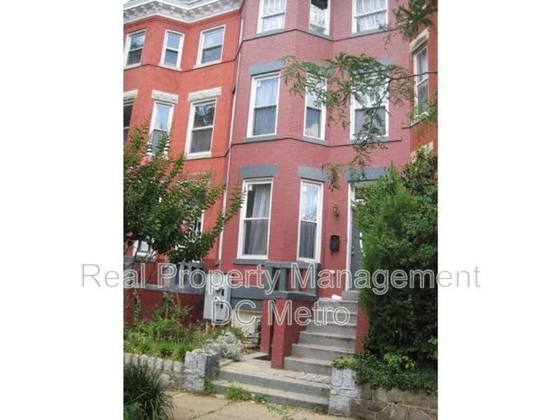 Washington Townhome: 117 W St. NW