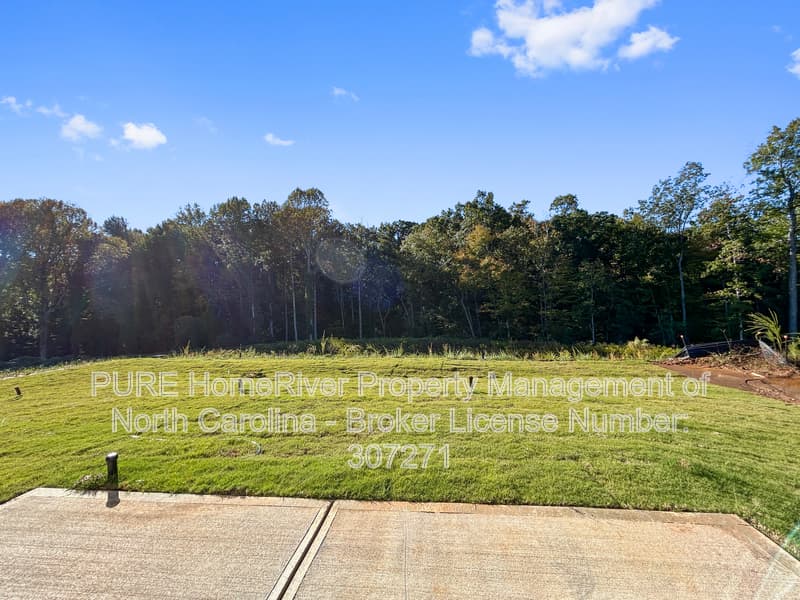 Hickory House: 1391 Mammoth Rd