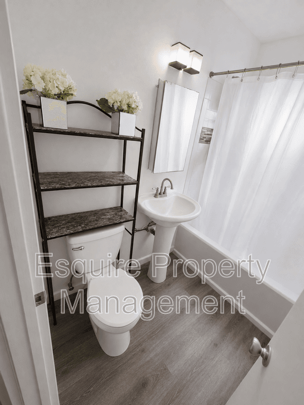 OXNARD Condo: 241 W. CLARA STREET