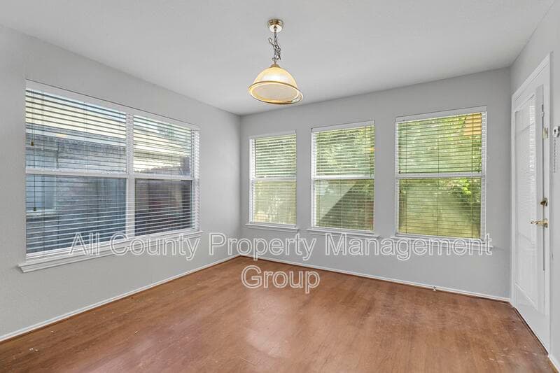 Fort Worth House: 813 Jockey Club Lane