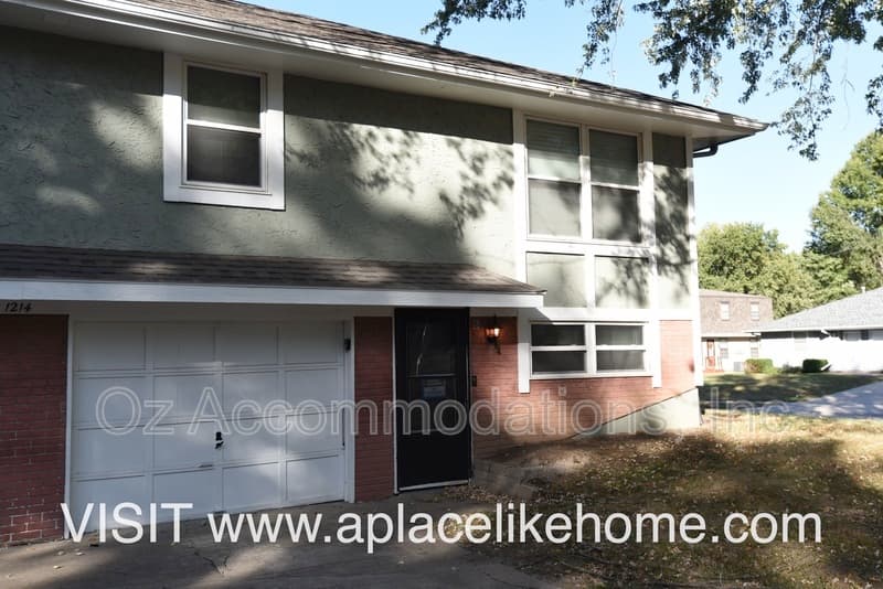 Lee's Summit House: 1214 SE 3rd Ter, Apt B