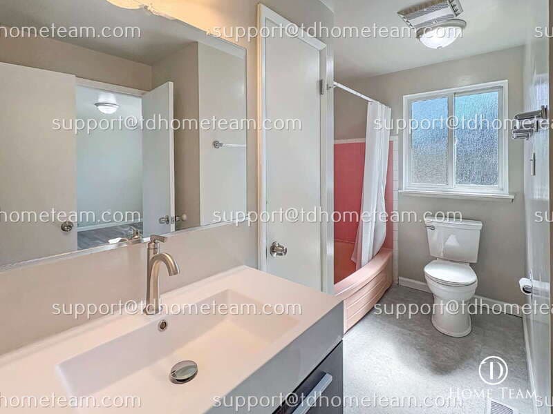 Bellevue House: 10922 SE 4th St