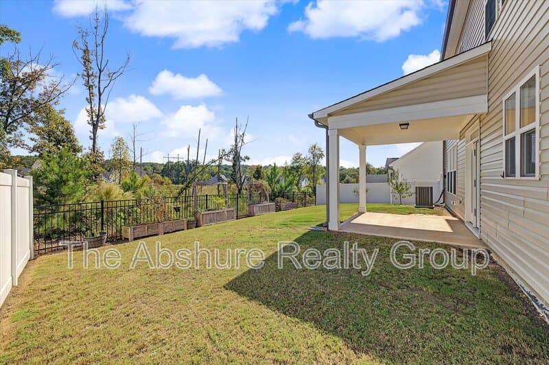 Fuquay-Varina House: 1511 Woodland Knoll Court
