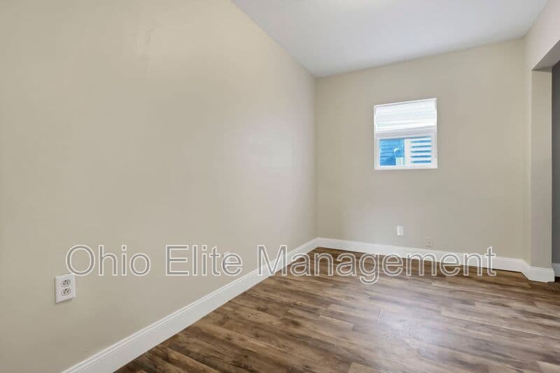 Columbus House: 85 S Wheatland Ave