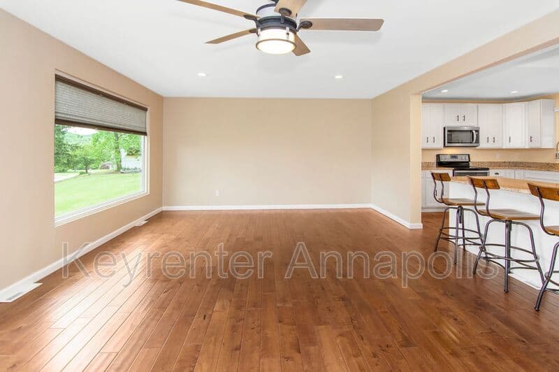 Crownsville House: 840 Valentine View
