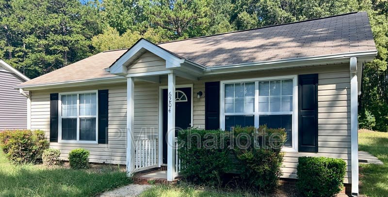 Charlotte House: 6204 Easter Ln