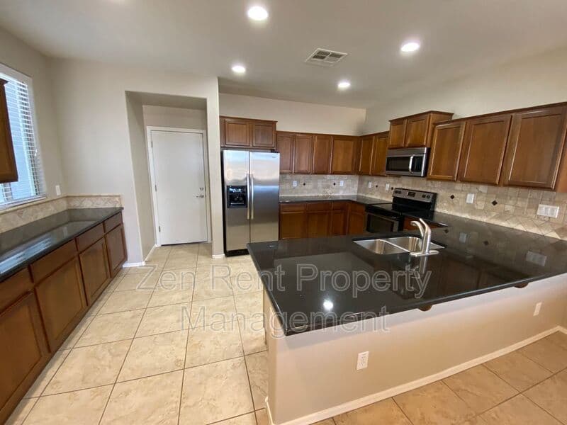 Maricopa House: 36971 W Oliveto Ave