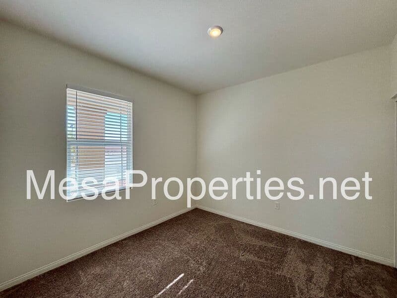 Victorville House: 10638 Sea Venture Way