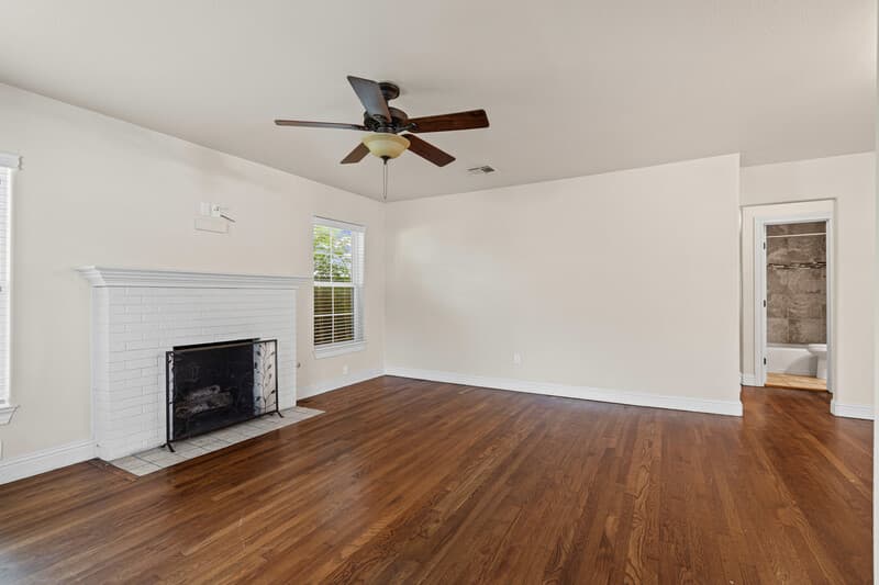 Fort Worth House: 2609 Benbrook Boulevard