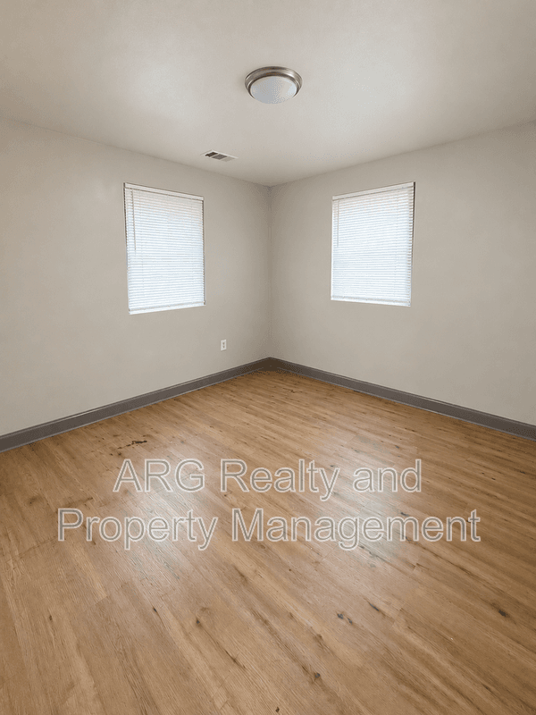 Atlanta House: 1375 Elizabeth Ave