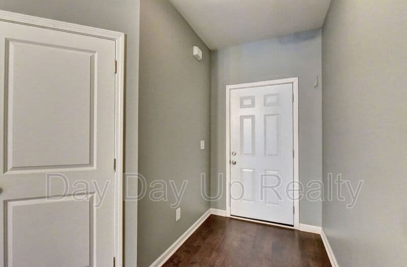 Suwanee House: 5605 Bright Cross Way