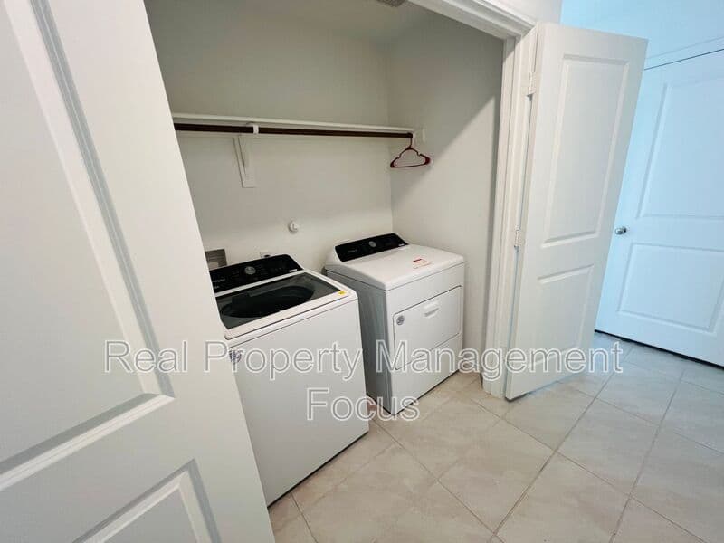 Oak Point House: 3401 Harper St