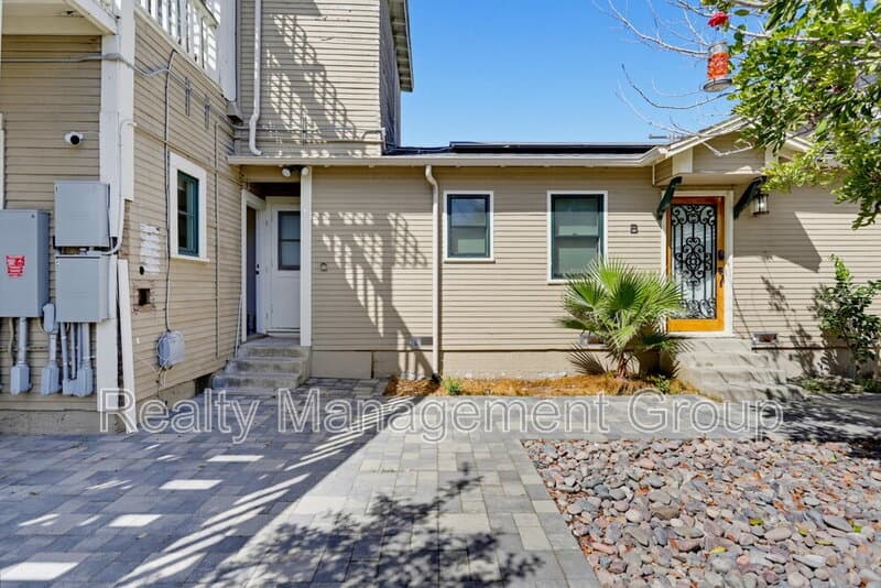 San Diego House: 4471 Cleveland Ave