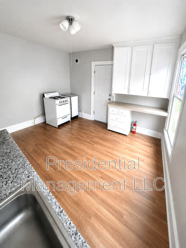 Waterbury Condo: 74 Holmes Ave