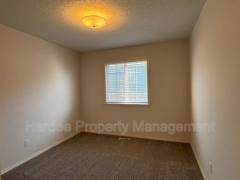 Boise House: 688 S Gamay Ln