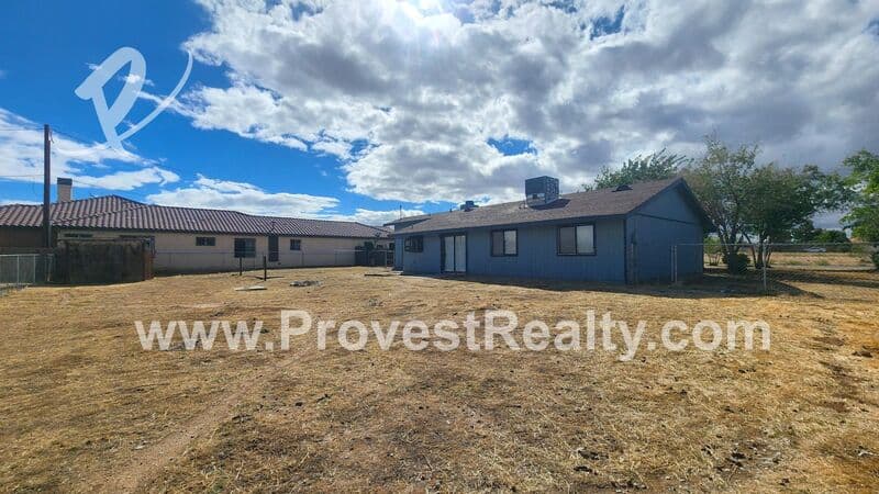 Victorville House: 13269 Llano Rd